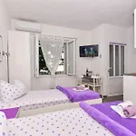 Bernarda Lägenhet Makarska