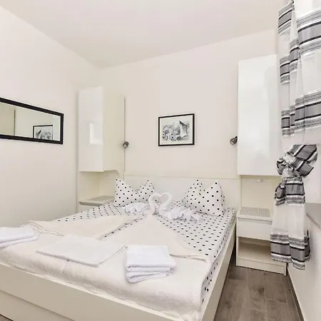Bernarda Apartment Makarska